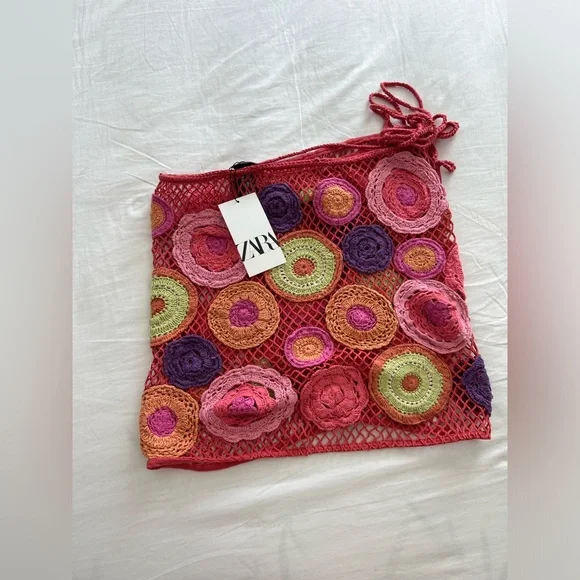 - NWT ZARA BLOG FAVE CROCHET knit ecru pink/red FLORAL mini SKIRT size M - Picture 15 of 16